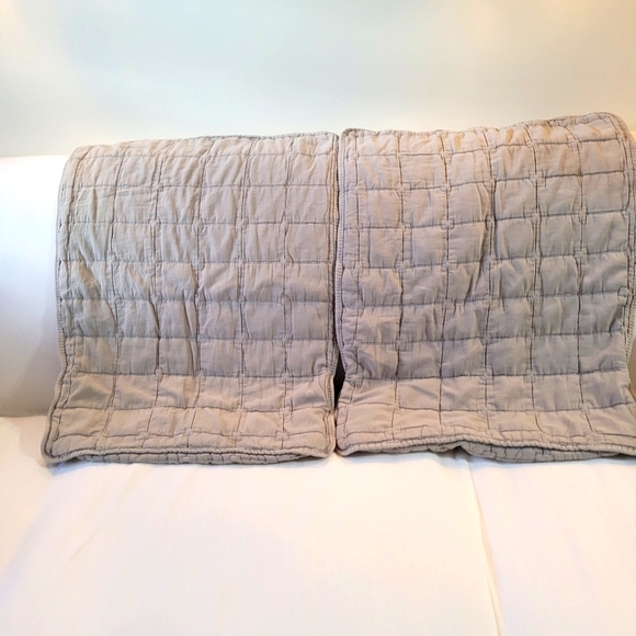 NWT Southern Living pair of quilted Grey standard textured pillow cases - Picture 3 of 13